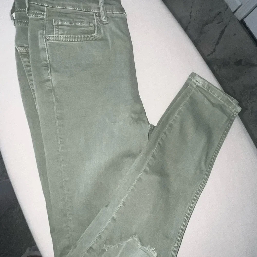 Free People High Rise Busted Knee Skinny Jeans Sage Size W28 - Picture 3 of 10